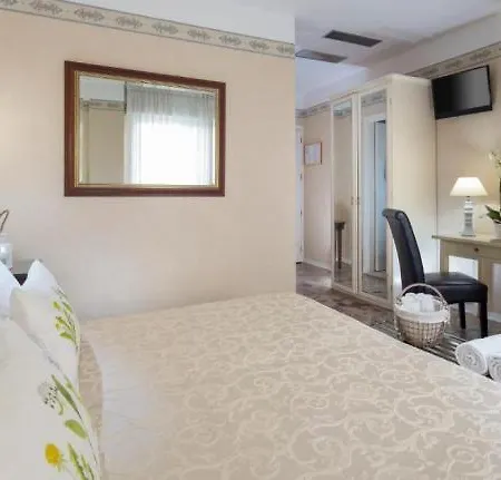 Apollo Hotel