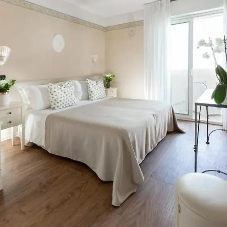Apollo Hotel 4*