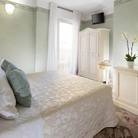 Hotel Apollo 4*