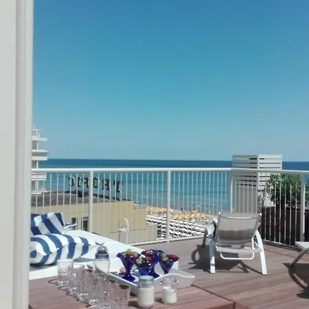 Apollo Hotel 4*
