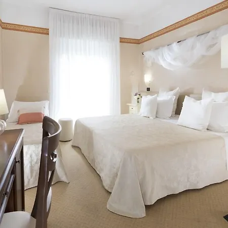 Apollo Hotel 4*