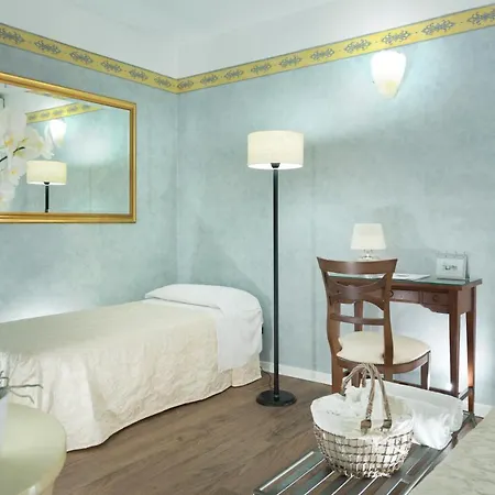 Hotel Apollo 4*