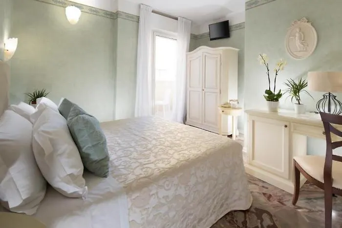 Hotel Apollo 4*