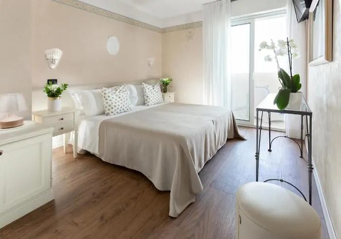 Apollo Hotel 4*