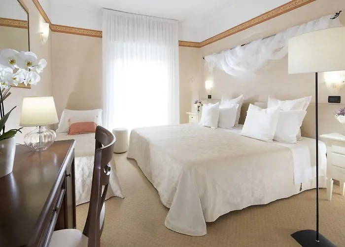 Apollo Hotel 4*